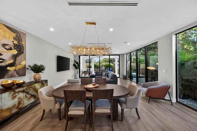 Building Photo - 1121 NE 17th Ave