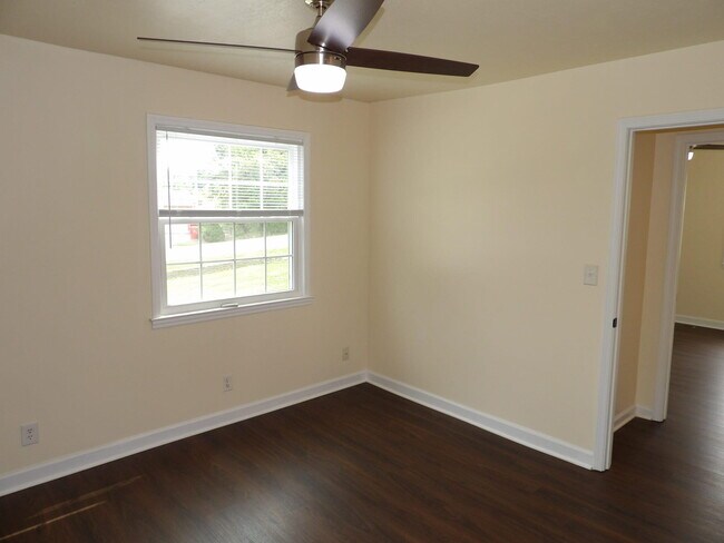 Building Photo - 102 Cedar Dr