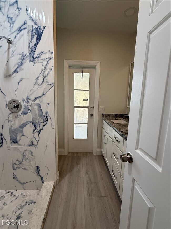 Building Photo - 711 SE 33rd Terrace