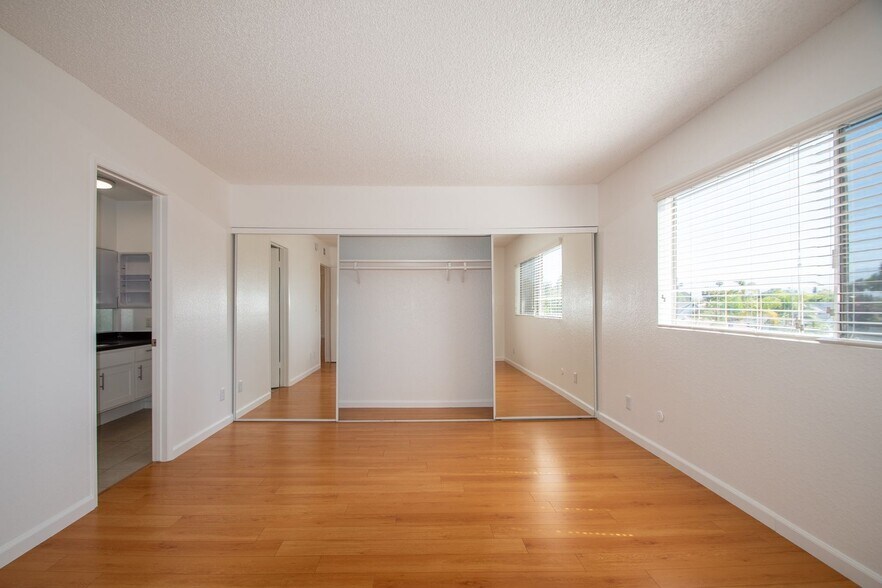 Building Photo - 4930 Whitsett Ave