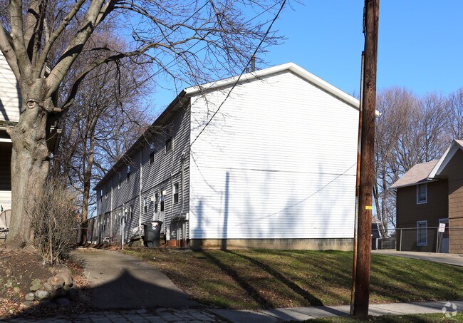 Building Photo - 254-264 Sherman Ct