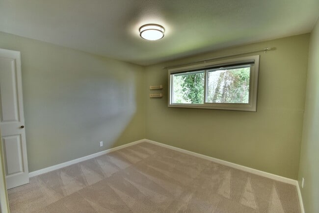 Building Photo - 3bd/2ba Lake Forest Park Home