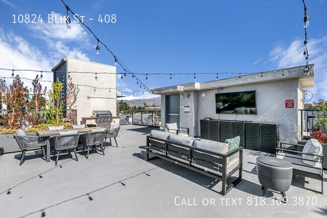 Building Photo - 10824 Blix St