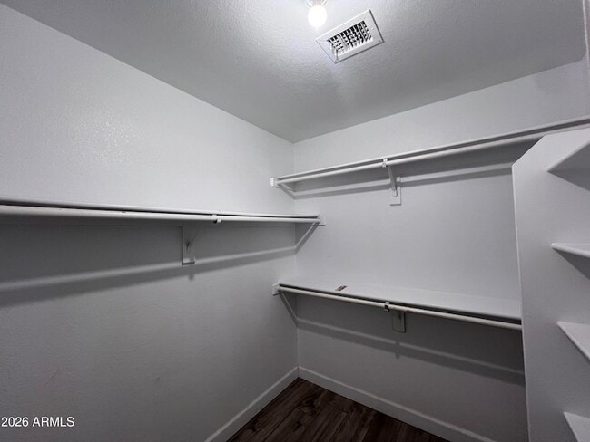 Building Photo - 4568 W Ivanhoe St