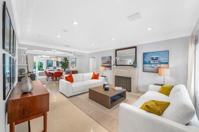 Building Photo - 5915 La Gorce Dr