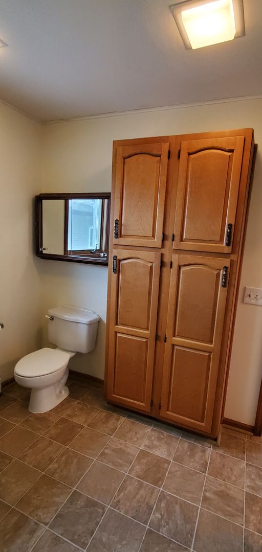 Building Photo - LARGE HOME WITH BEAUTIFUL VIEWS OF BOTH GRAND TRAVERSE BAYS