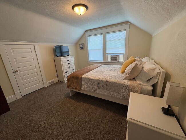 Building Photo - 601 Rumely St