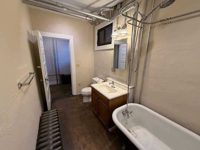 Building Photo - 1 BR Apt in Old SW; Utilities & Wi-Fi included!