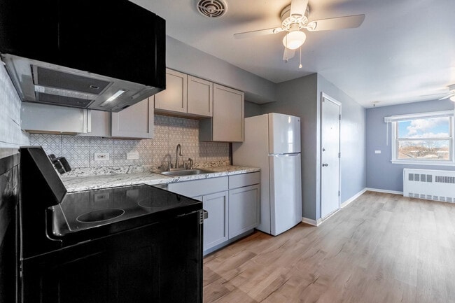 Building Photo - 7718 S Jeffery Blvd