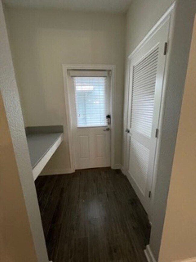 Building Photo - STOREY PARK - 3BR/2.5BA TWO STORY HOME