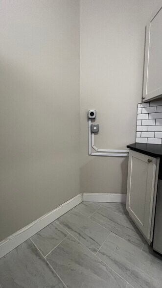 WASHER DRYER HOOKUP - 516 Monastery Pl