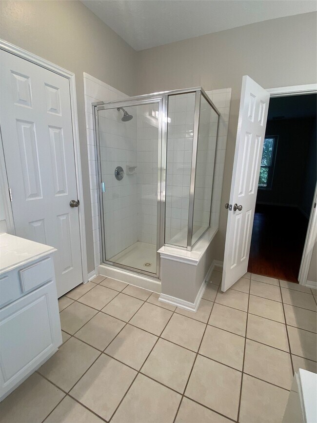 Building Photo - 2111 Emerald Cove Dr