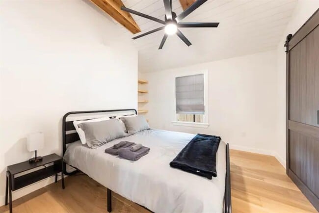 Building Photo - 2319 Santa Rita St