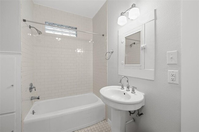 Building Photo - 4615 Ramsey Ave