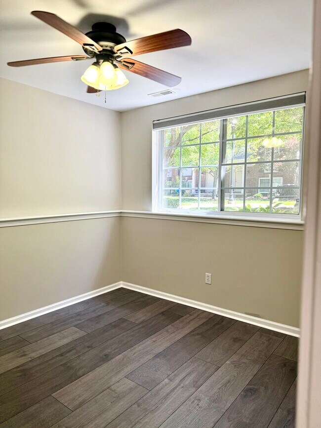 Building Photo - 3083 Promenade Cir