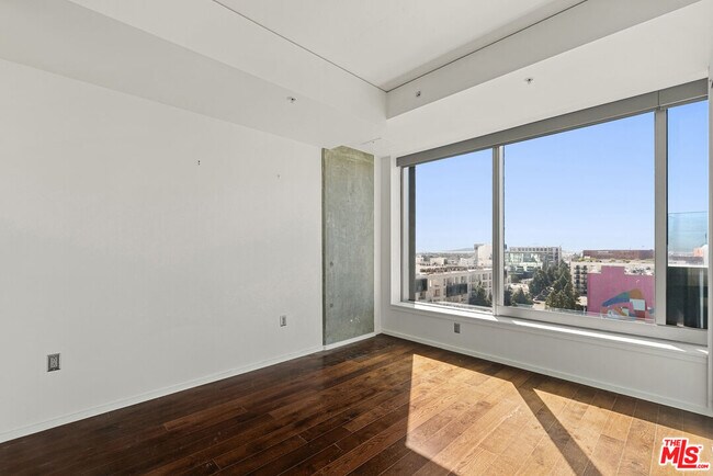 Building Photo - 1155 S Grand Ave