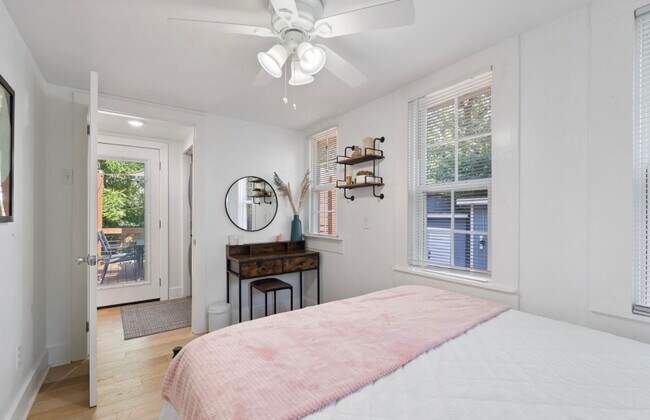 Building Photo - 5521 J St