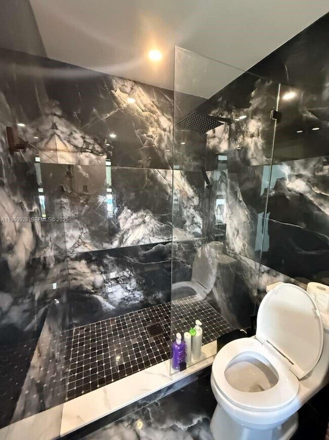 Building Photo - 2227 Roosevelt St