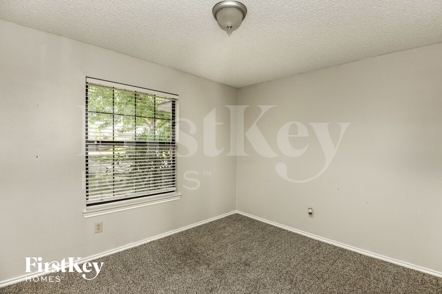 Building Photo - 4742 Cornflower Dr