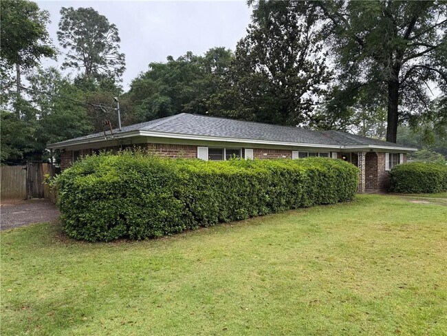 Building Photo - 5855 Woodvale Dr