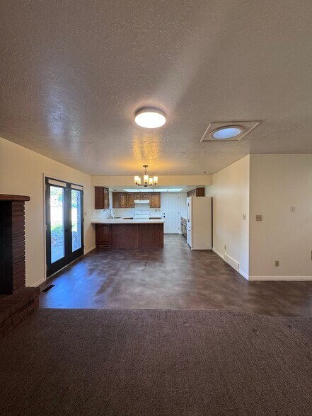 Building Photo - 580 N Allanwood Pl