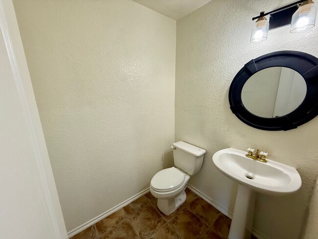 Building Photo - 3-bed 2.5bath home near Seaworld