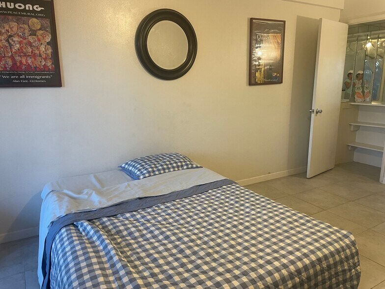 Building Photo - 351 E Thomas Rd