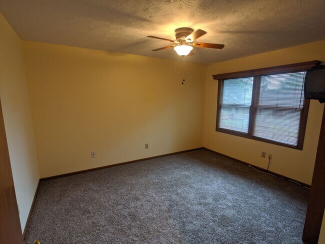 Building Photo - Charming 2 bed 1.5 bath home (duplex) in G...