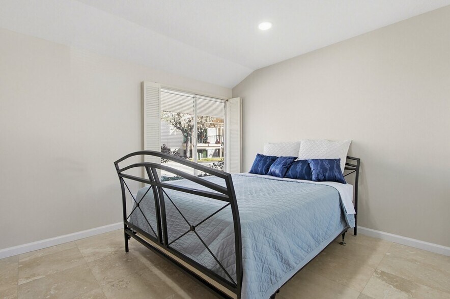 Building Photo - 17440 Plaza Cerado