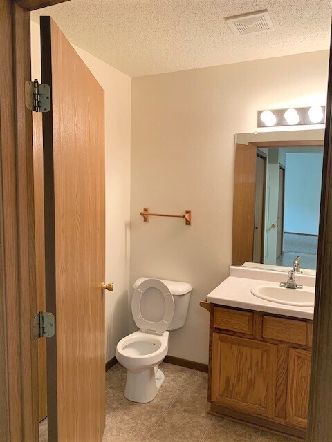 Building Photo - 851 E Prairie Ln