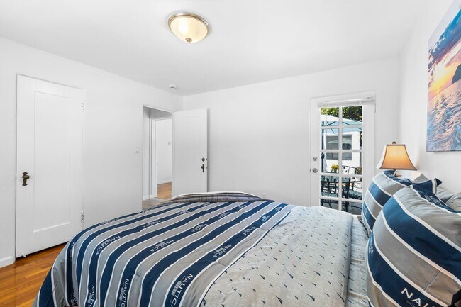 Building Photo - Charming 2 Bed 1 bath "fully furnished monthly rental" in La Jolla Village.