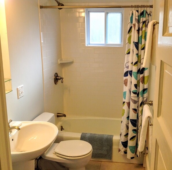 BATHROOM - 41 Fairfield Street