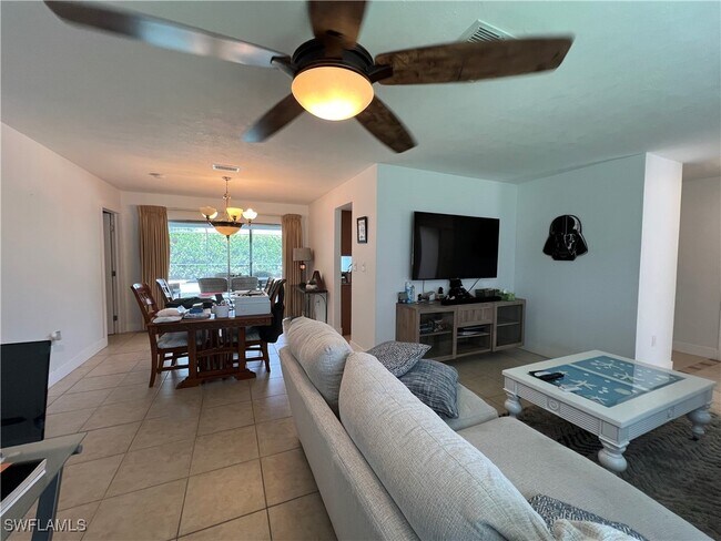 Building Photo - 858 Rose Way