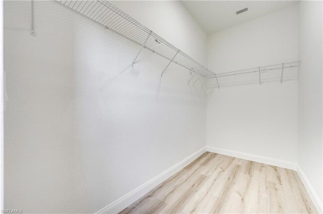 Building Photo - 1132 Cummings St E