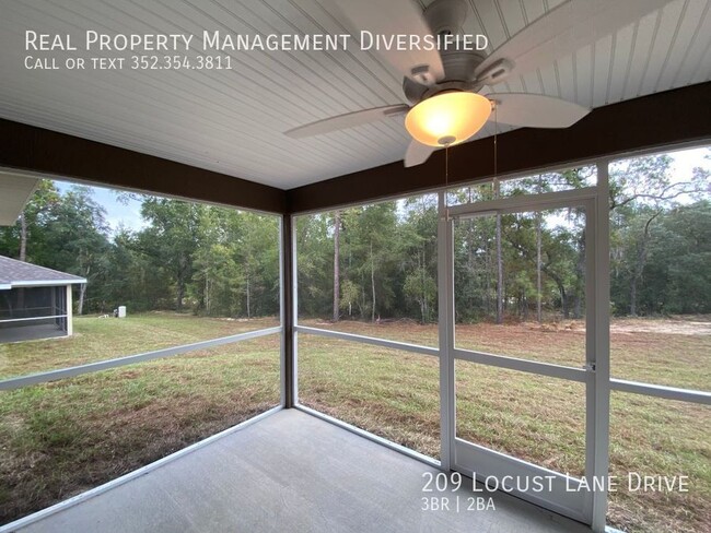 Building Photo - Custom Home - Desirable SE Ocala Neighborh...