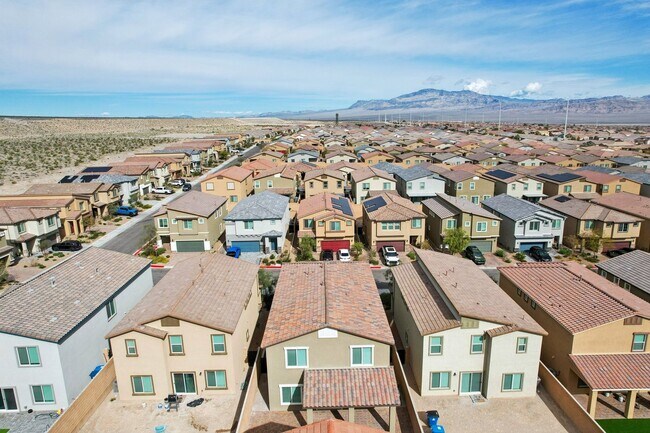 Building Photo - 10971 Meridian Flds Ave