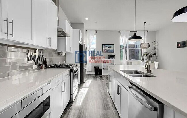 Building Photo - 7040 W Alaska Dr