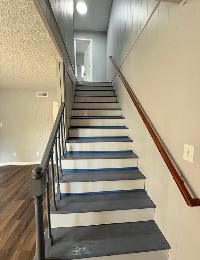 Building Photo - Charlotte's Crossing 74