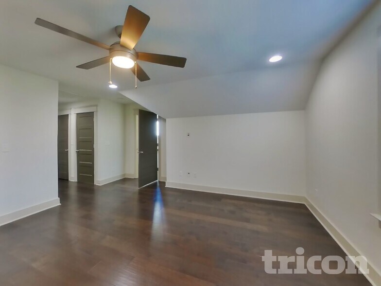 Building Photo - 1224 Hillwood Private Cove