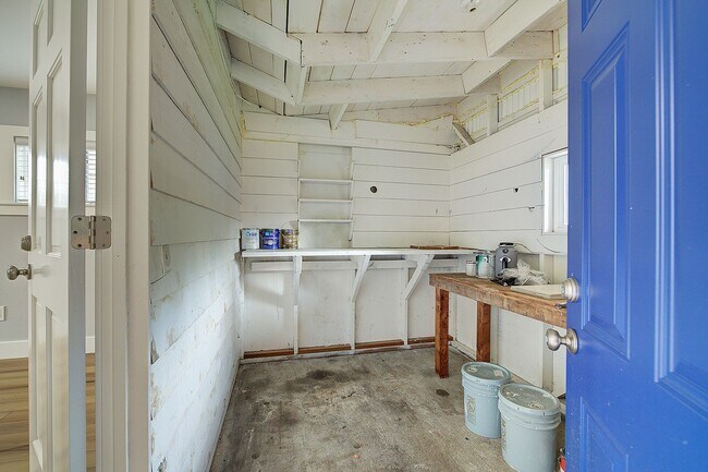 Building Photo - 3Bd/1.5Ba Bellevue House