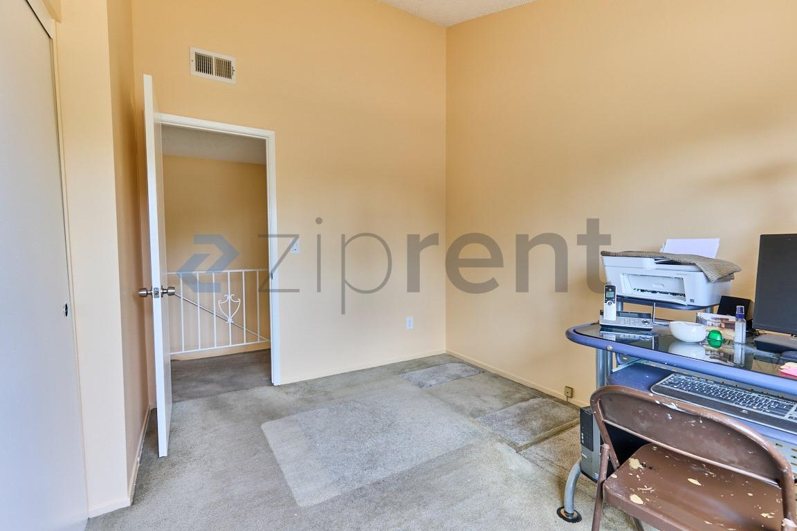 Building Photo - Unit