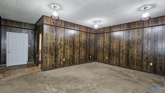 Building Photo - 712 Larry Dr