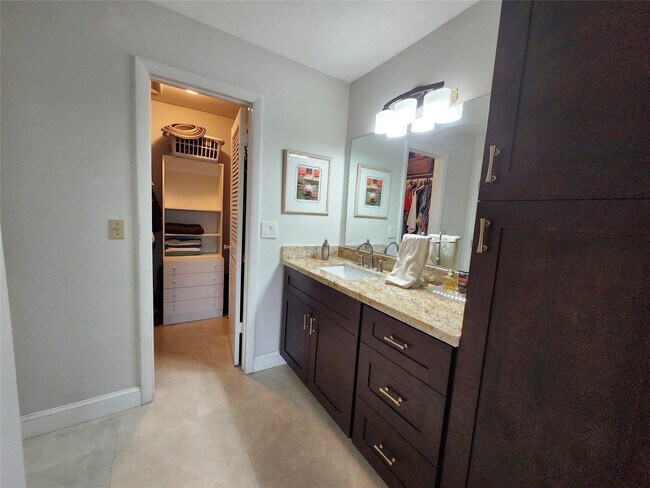 Building Photo - 8777 Warwick Dr