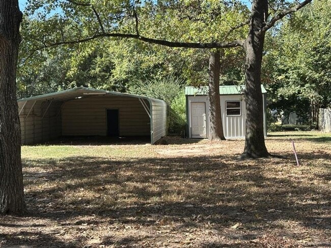 Building Photo - 10172 Hillside Dr