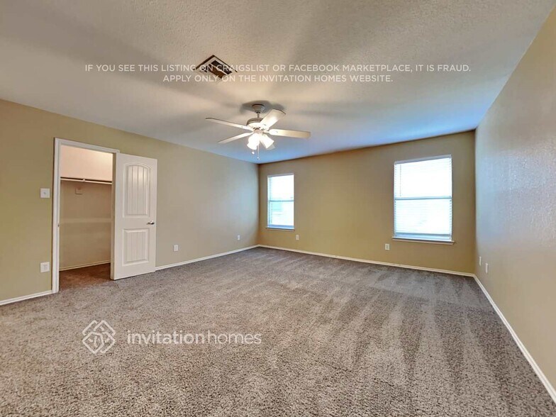 Building Photo - 706 Mission Ln