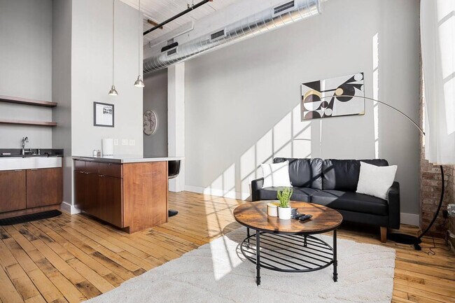 Building Photo - 1220 SW Washington St