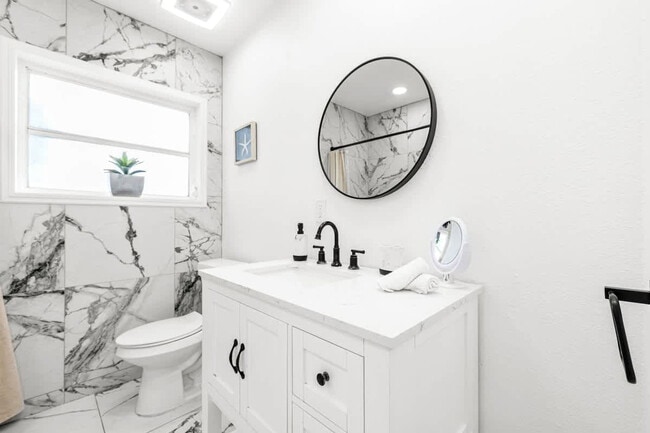 Building Photo - 1271 Woodlawn St