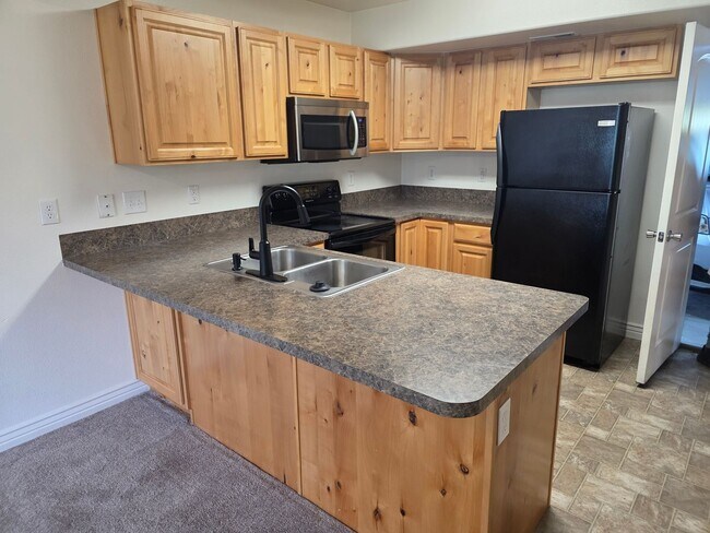 Building Photo - 482 E 475 N