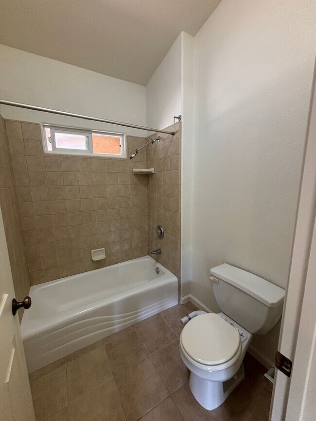 Building Photo - P32000