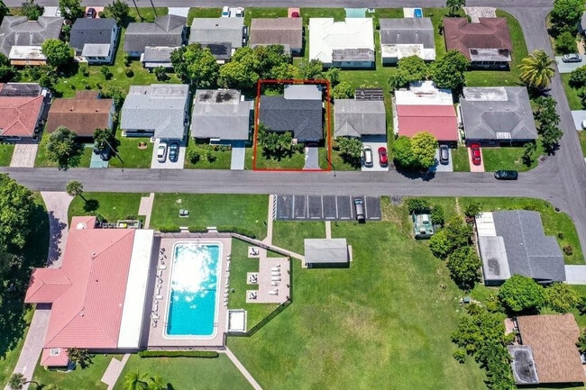 Building Photo - 6708 NW 57th Dr